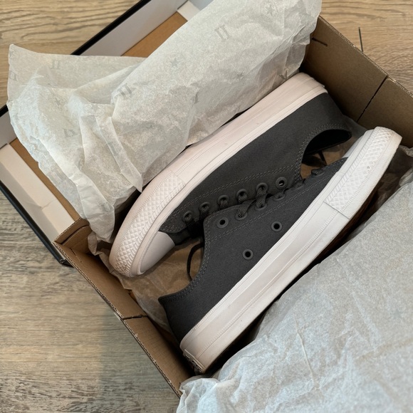 Women's Converse Chuck Taylor II Gray & White Size Women 7.5 New in Box - Picture 6 of 8
